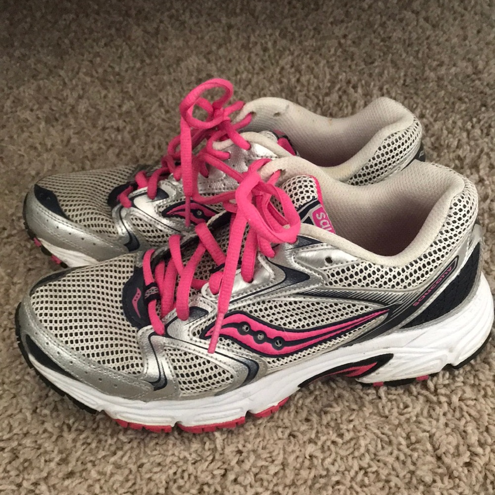 Saucony sneakers size 8